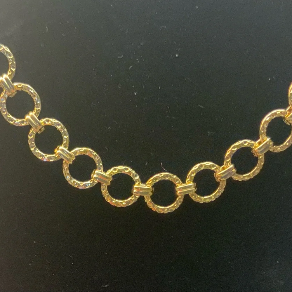 ♥️BRAND NEW 18k yellow gold over silver hammered circle necklace.Bloomingdale’s - Picture 2 of 7